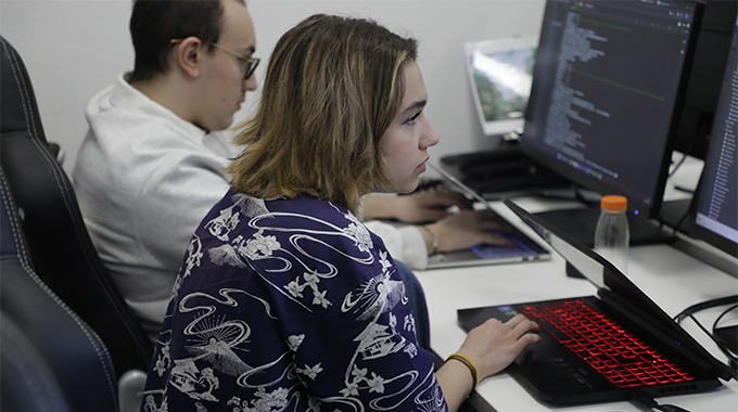 Formation développement web étudiante - 3W Academy