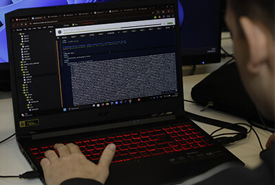 Comment choisir la meilleure formation web pour votre carrière en 2025 ?