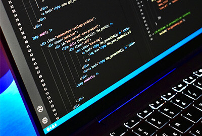 Le Développeur Full Stack : celui qui relie tout, construit tout, comprend tout