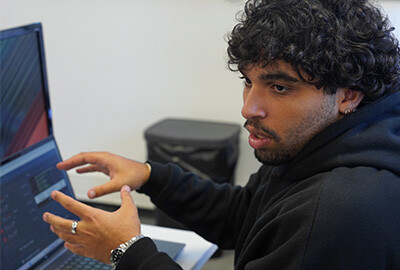 Développeur en 2026 : un métier augmenté, élargi et plus humain que jamais